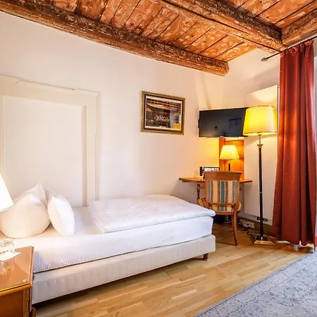 Chin-chin Ehemals Bohemian Hotel 4*