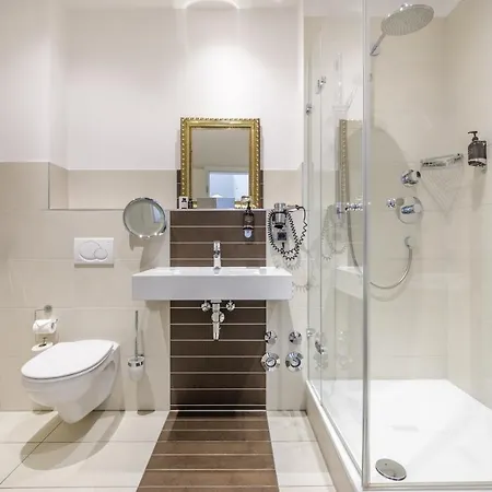 Chin-chin Ehemals Bohemian 4* Regensburg