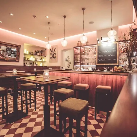 Chin-chin Ehemals Bohemian Hotel 4*