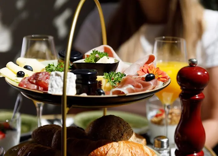 Chin-chin Ehemals Bohemian 4*